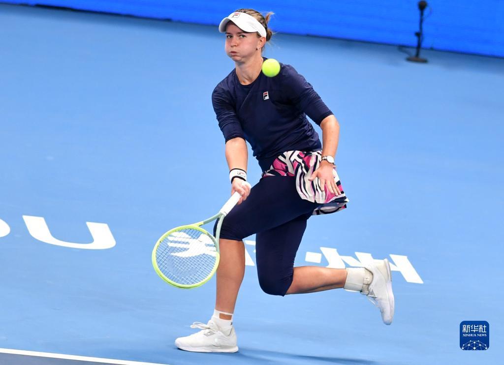 官方：基尔提前与主帅拉普续约到2028年，球队目前排名倒数第一.